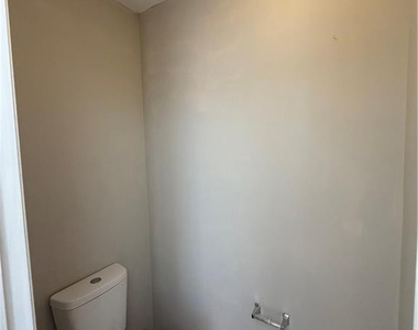 136 Bennington Drive - Photo Thumbnail 19
