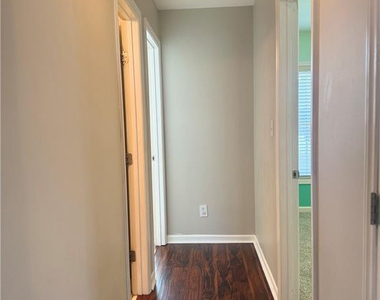 136 Bennington Drive - Photo Thumbnail 6