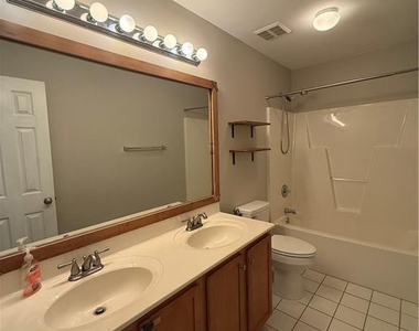 136 Bennington Drive - Photo Thumbnail 11