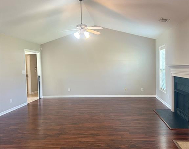136 Bennington Drive - Photo Thumbnail 3
