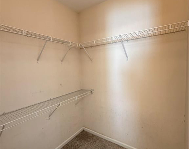 136 Bennington Drive - Photo Thumbnail 21