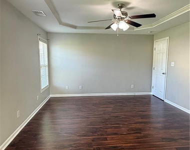136 Bennington Drive - Photo Thumbnail 14