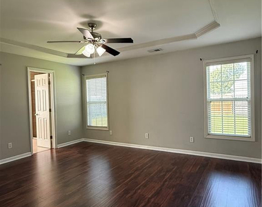 136 Bennington Drive - Photo Thumbnail 13
