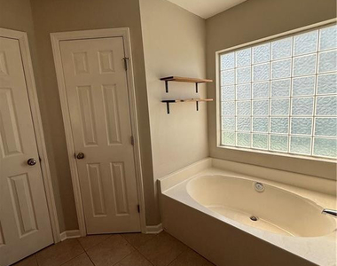 136 Bennington Drive - Photo Thumbnail 17