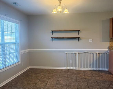 136 Bennington Drive - Photo Thumbnail 4