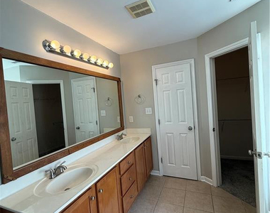 136 Bennington Drive - Photo Thumbnail 15