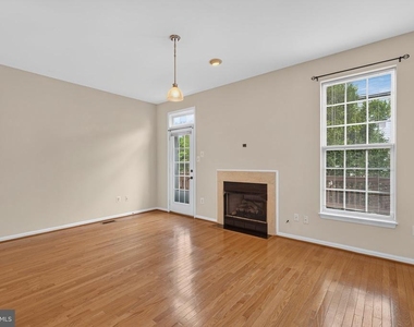 5950 Ians Way - Photo Thumbnail 6