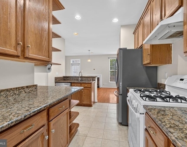 5950 Ians Way - Photo Thumbnail 15