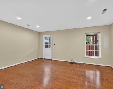 5950 Ians Way - Photo Thumbnail 5