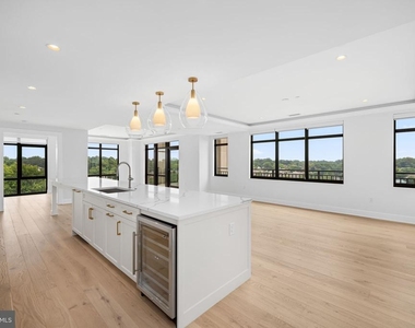 6718 Lowell Avenue - Photo Thumbnail 7