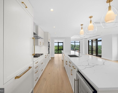6718 Lowell Avenue - Photo Thumbnail 8