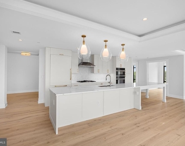 6718 Lowell Avenue - Photo Thumbnail 13