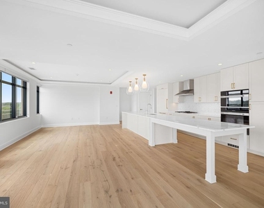 6718 Lowell Avenue - Photo Thumbnail 11