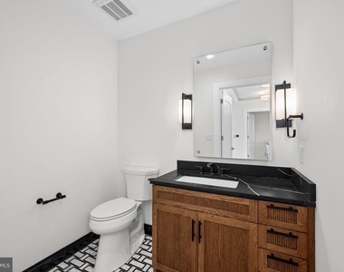 6718 Lowell Avenue - Photo Thumbnail 6