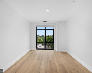 6718 Lowell Avenue - Photo Thumbnail 25