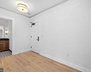 6718 Lowell Avenue - Photo Thumbnail 4