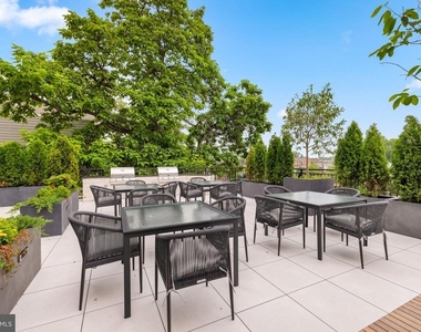 6718 Lowell Avenue - Photo Thumbnail 44