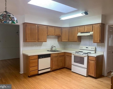 2211 Goldentree Way - Photo Thumbnail 9