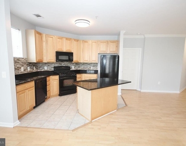9486 Virginia Center Boulevard - Photo Thumbnail 9