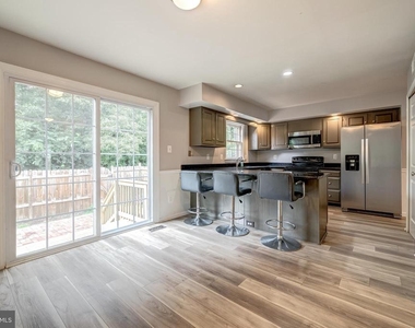 5465 Cheshire Meadows Way - Photo Thumbnail 9