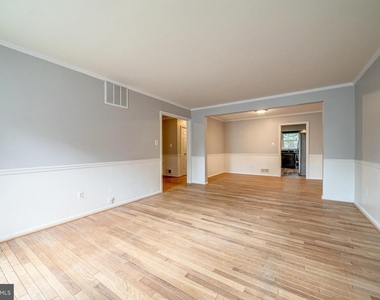 5465 Cheshire Meadows Way - Photo Thumbnail 5