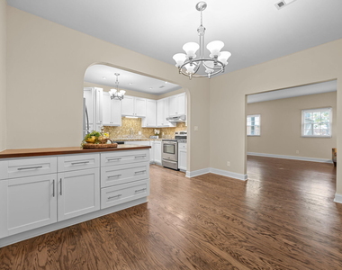 6423 New Market Way - Photo Thumbnail 13