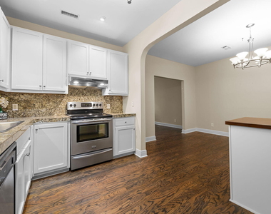 6423 New Market Way - Photo Thumbnail 8