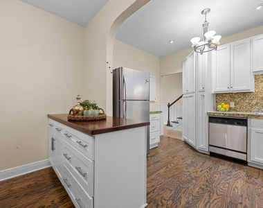 6423 New Market Way - Photo Thumbnail 10