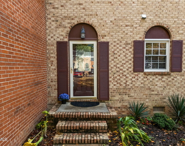 6423 New Market Way - Photo Thumbnail 2