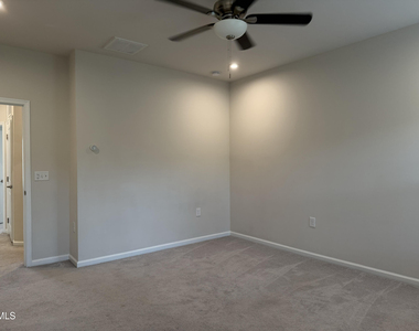 946 Channing Park Circle - Photo Thumbnail 16