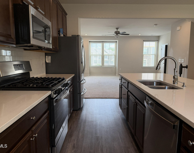 946 Channing Park Circle - Photo Thumbnail 3
