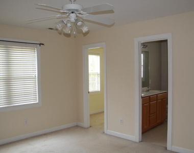 513 E Maple Avenue - Photo Thumbnail 9