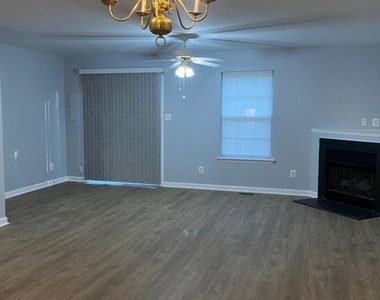 105 Climbing Ivy Court - Photo Thumbnail 2