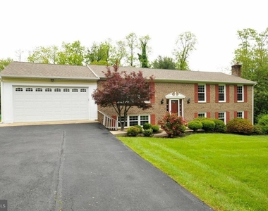 10506 Oak Place - Photo Thumbnail 1