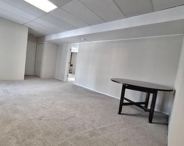 10506 Oak Place - Photo Thumbnail 6