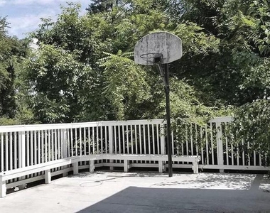 10506 Oak Place - Photo Thumbnail 12