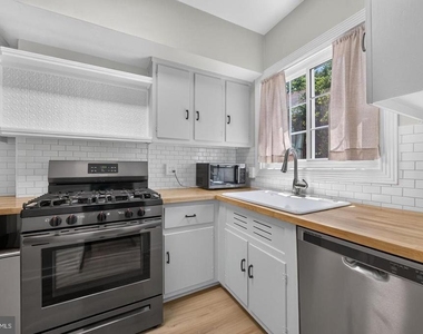1557 Mount Eagle Place - Photo Thumbnail 2