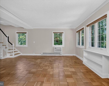 1557 Mount Eagle Place - Photo Thumbnail 12