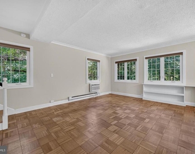 1557 Mount Eagle Place - Photo Thumbnail 1