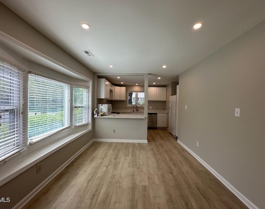 5400 Pine Top Circle - Photo Thumbnail 4