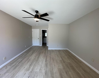 5400 Pine Top Circle - Photo Thumbnail 14