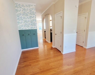 6058 Viking Drive - Photo Thumbnail 1