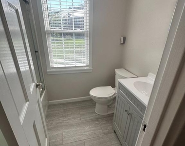 205 E Glebe - Photo Thumbnail 13