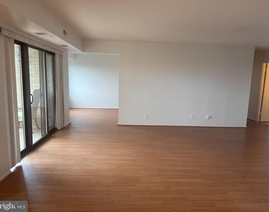 309 Yoakum Parkway - Photo Thumbnail 24