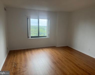 309 Yoakum Parkway - Photo Thumbnail 30