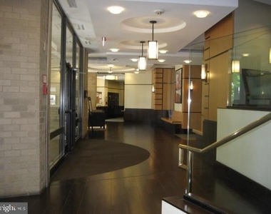 309 Yoakum Parkway - Photo Thumbnail 10