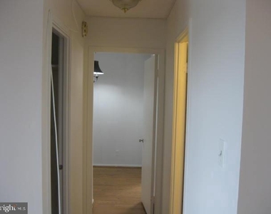 309 Yoakum Parkway - Photo Thumbnail 24