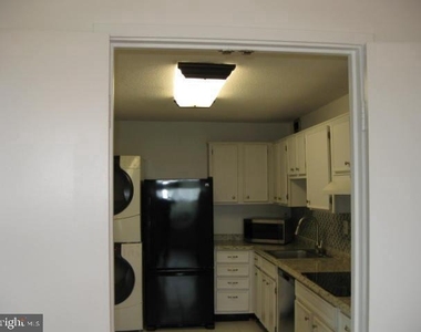 309 Yoakum Parkway - Photo Thumbnail 17