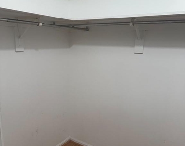 309 Yoakum Parkway - Photo Thumbnail 27
