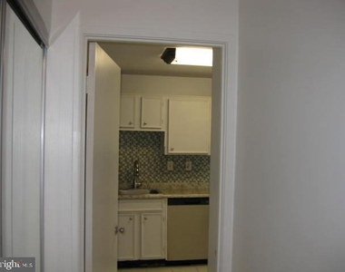 309 Yoakum Parkway - Photo Thumbnail 18
